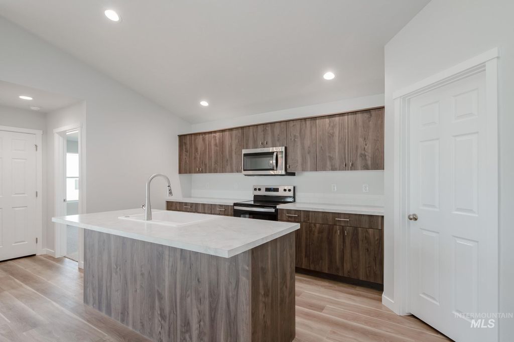 Photo of 3734 E Syracuse St, Nampa, ID 83686 (MLS # 98967482)