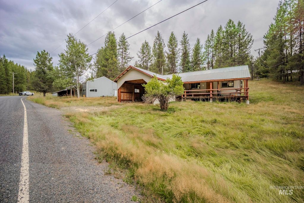 Photo of 140 Ridgeway Dr, Elk City, ID 83525 (MLS # 98960716)