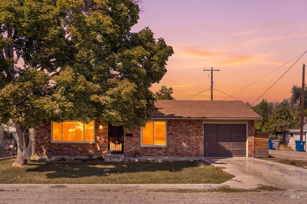 Photo of 508 E. Washington Ave, Nampa, ID 83686 (MLS # 98998179)