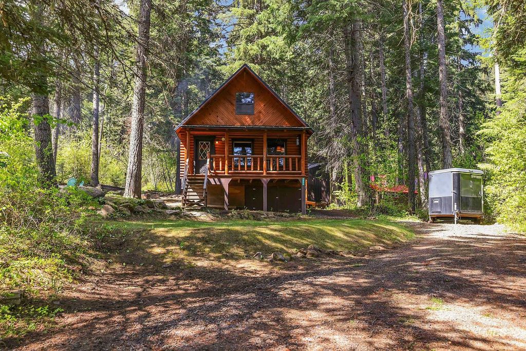 Photo of 1221 Fox Rd, Cascade, ID 83611 (MLS # 98985660)