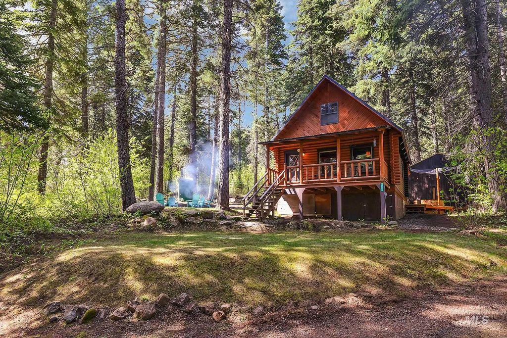 Photo of 1221 Fox Rd, Cascade, ID 83611 (MLS # 98985660)