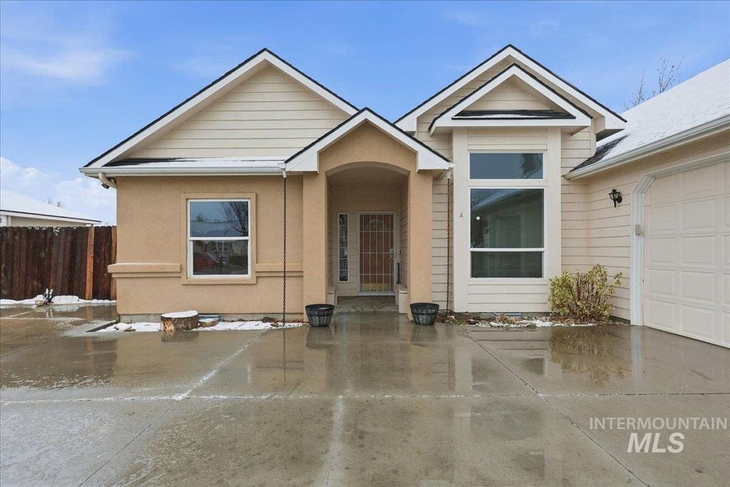 Photo of 1802 W Roberts Ave, Nampa, ID 83651 (MLS # 98970168)
