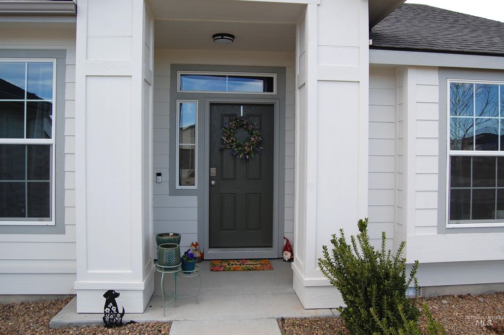 Photo of 1935 SW Sharpshinned Ave, Mountain Home, ID 83674 (MLS # 98978972)