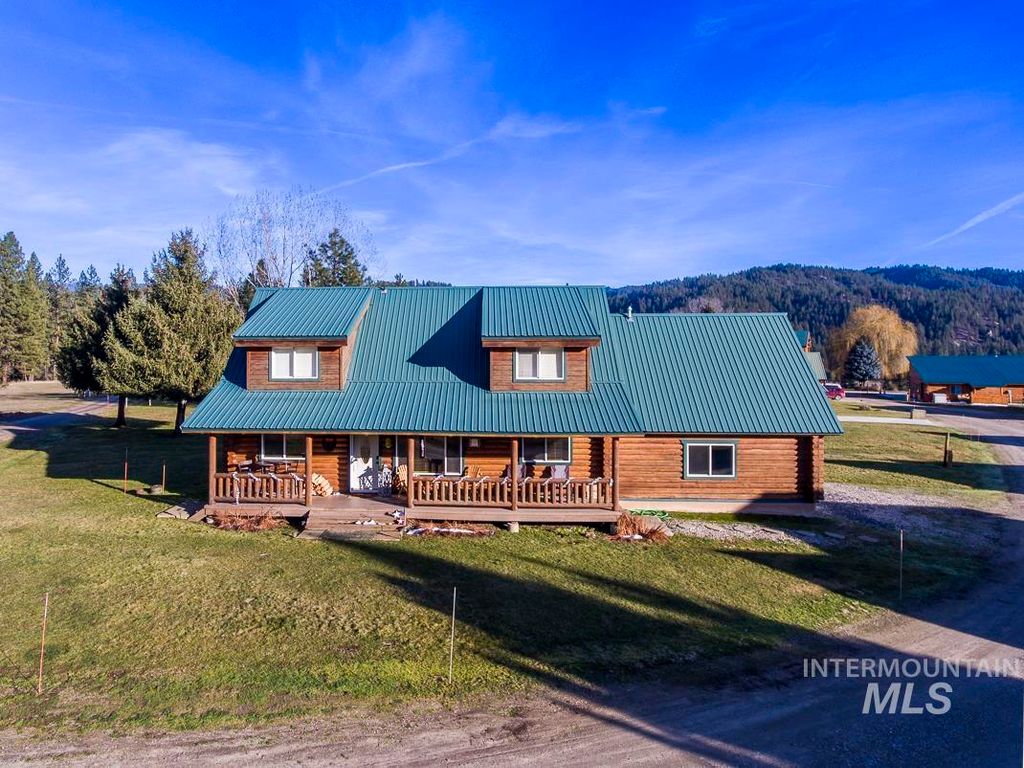 Photo of 8 Terrace Dr, Garden Valley, ID 83622 (MLS # 98969774)