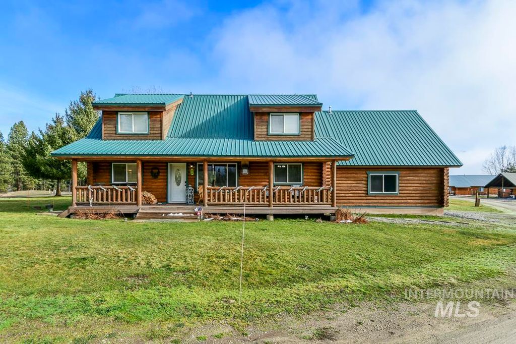 Photo of 8 Terrace Dr, Garden Valley, ID 83622 (MLS # 98969774)