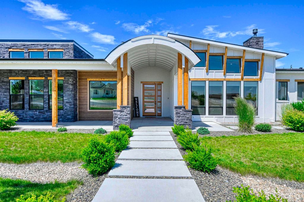 Photo of 15006 Snow Mountain Dr, Caldwell, ID 83607 (MLS # 98968509)