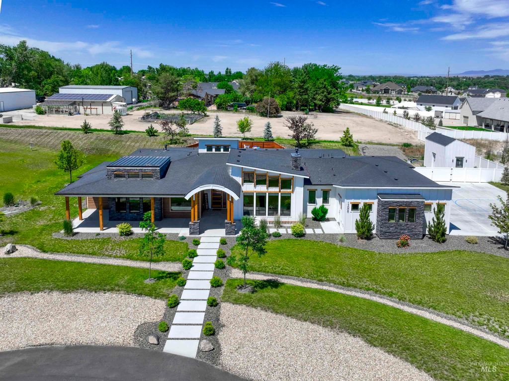 Photo of 15006 Snow Mountain Dr, Caldwell, ID 83607 (MLS # 98968509)