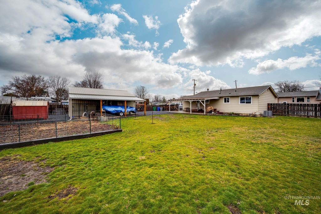 Photo of 1236 Alder Ave, Lewiston, ID 83501 (MLS # 98974977)