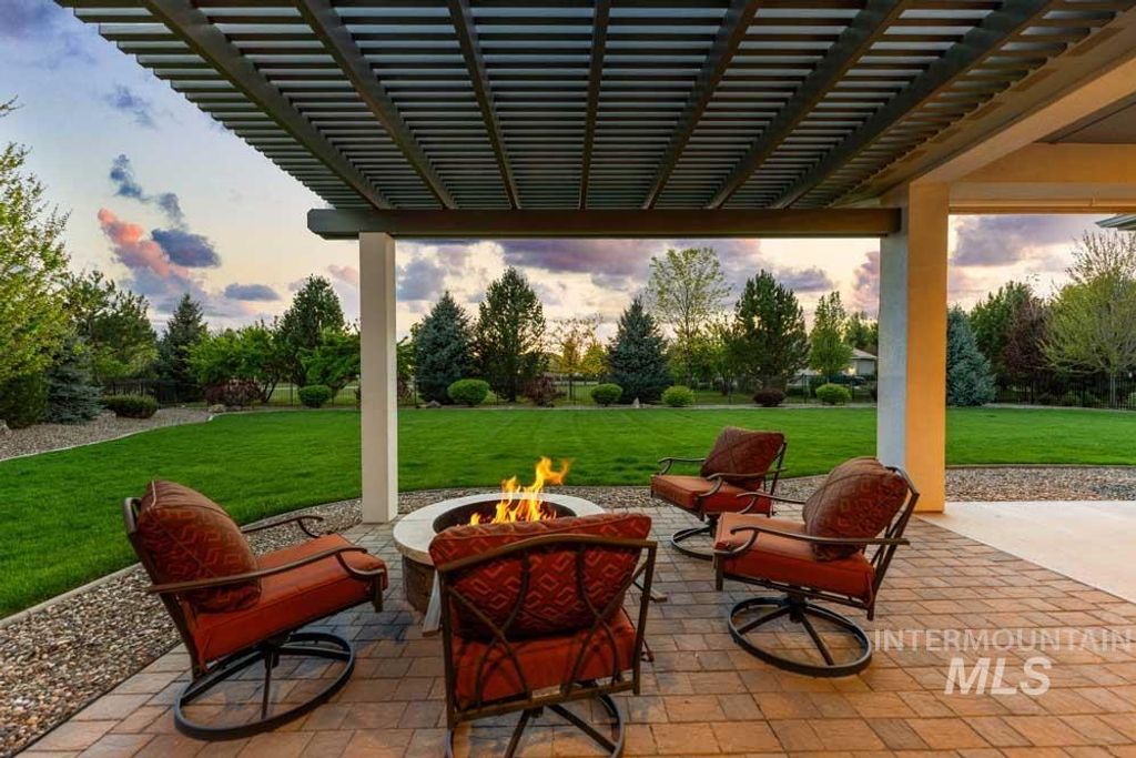 Photo of 7105 N Pinseeker Pl, Meridian, ID 83646 (MLS # 98984192)