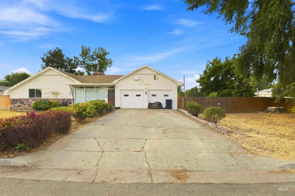 Photo of 2302 Cherry Street, Caldwell, ID 83605 (MLS # 99000076)