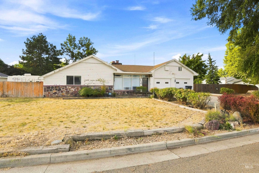 Photo of 2302 Cherry Street, Caldwell, ID 83605 (MLS # 99000076)