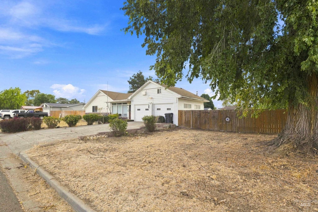 Photo of 2302 Cherry Street, Caldwell, ID 83605 (MLS # 99000076)