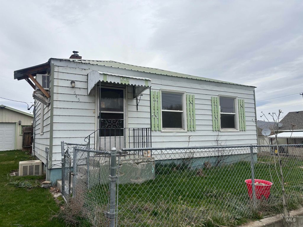 Photo of 645 E 3rd St, Huntington, OR 97907 (MLS # 98978177)