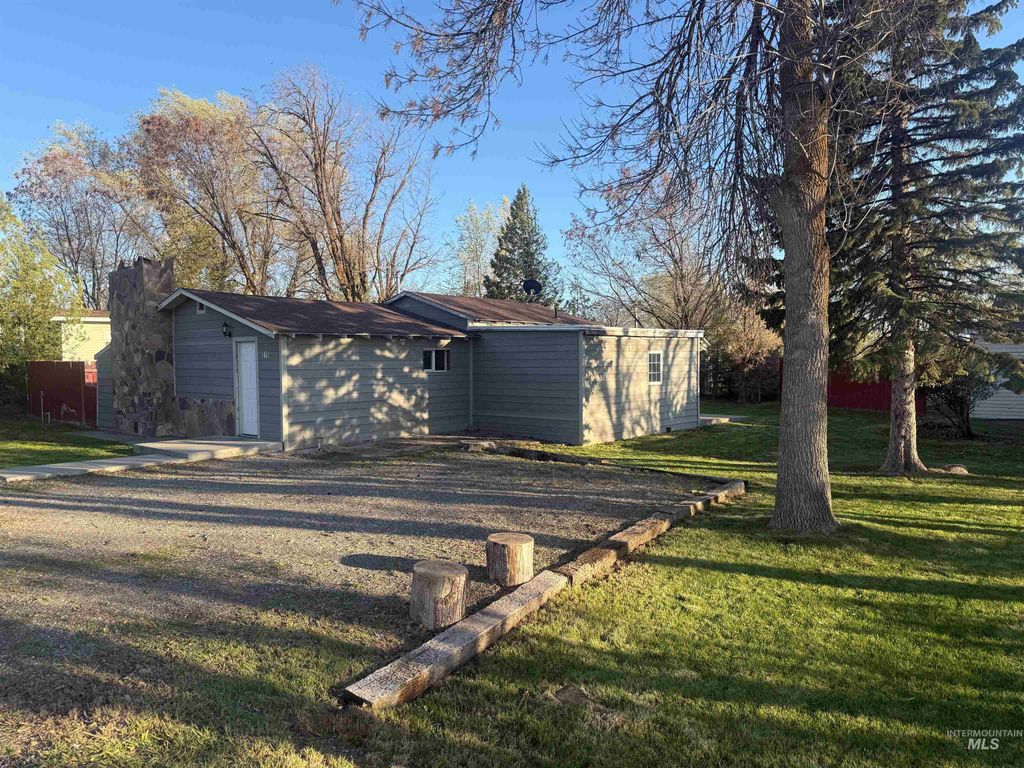 Photo of 515 W C Street, Shoshone, ID 83352 (MLS # 98983860)