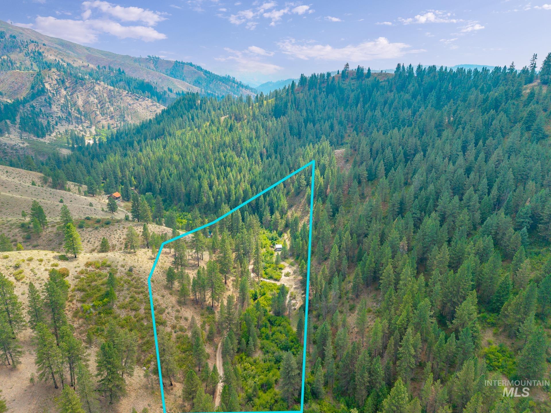 View of property location featuring property parcel outlined and a mountainous background