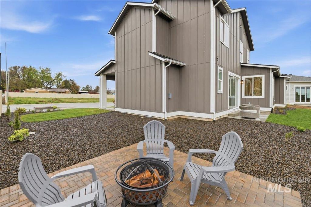 Photo of 900 W Circinae St, Kuna, ID 83634 (MLS # 98986315)