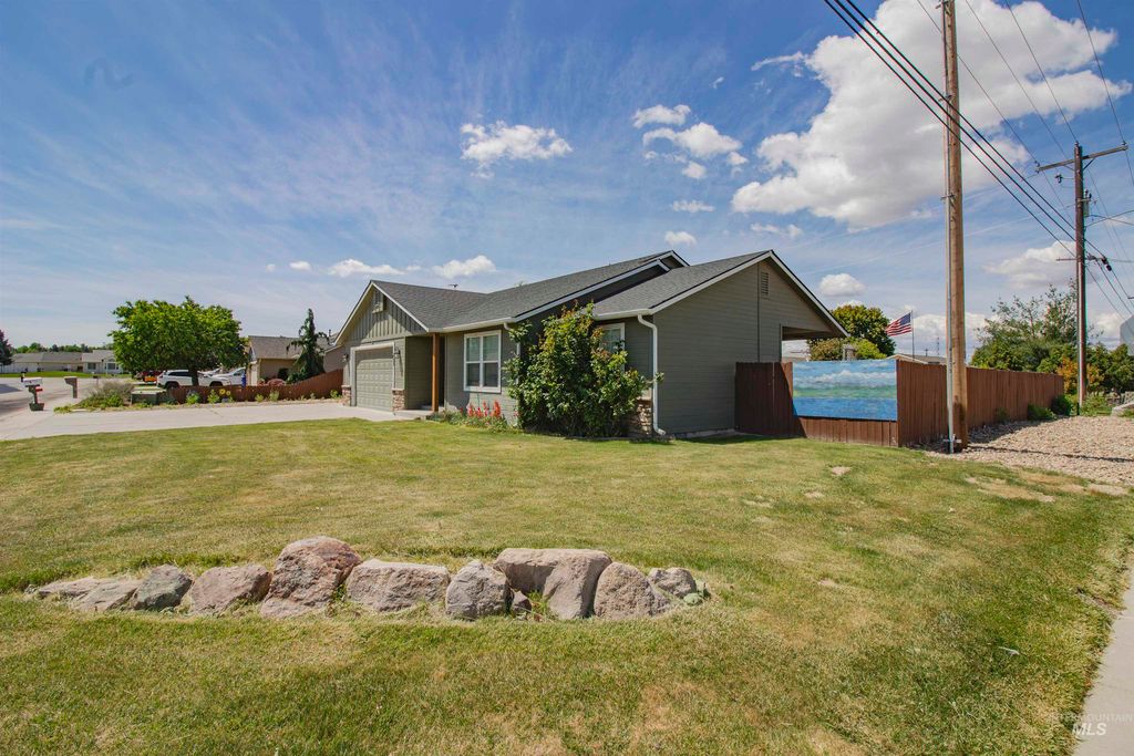 Photo of 655 N 18th Street, Payette, ID 83661 (MLS # 98986633)