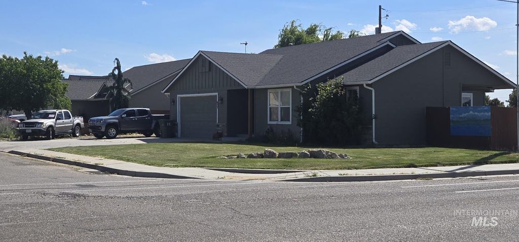 Photo of 655 N 18th Street, Payette, ID 83661 (MLS # 98986633)