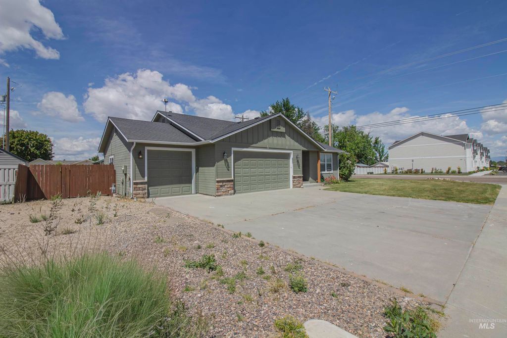 Photo of 655 N 18th Street, Payette, ID 83661 (MLS # 98986633)