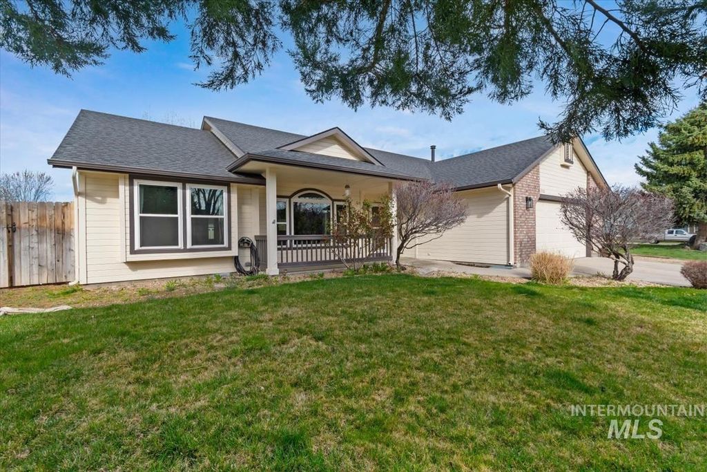 Photo of 2723 N Wolverine Ave, Meridian, ID 83646 (MLS # 98979697)