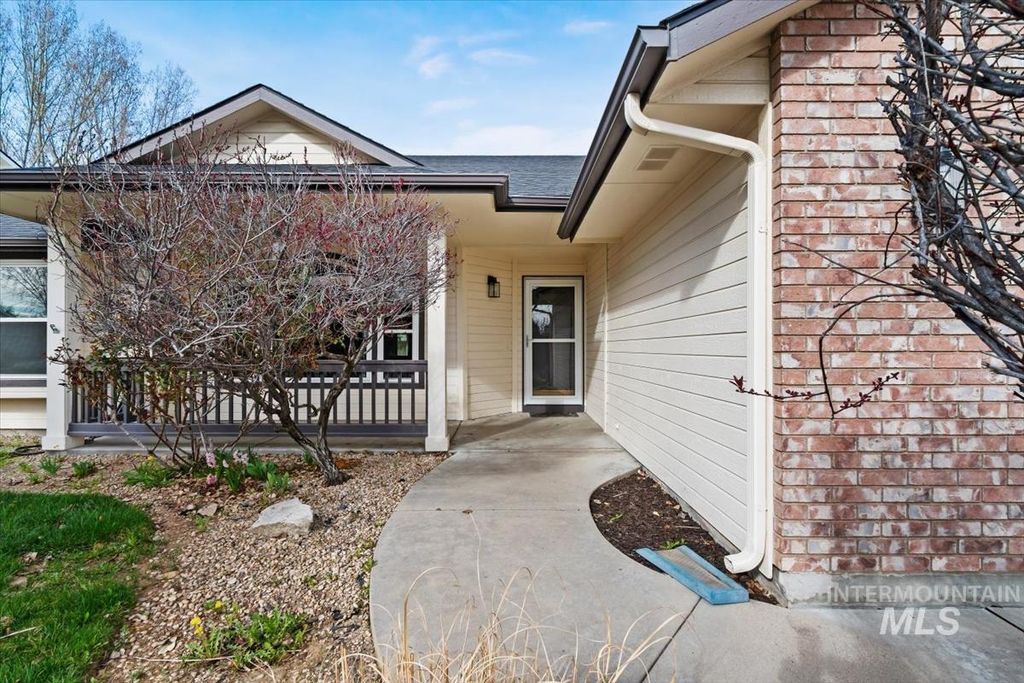 Photo of 2723 N Wolverine Ave, Meridian, ID 83646 (MLS # 98979697)