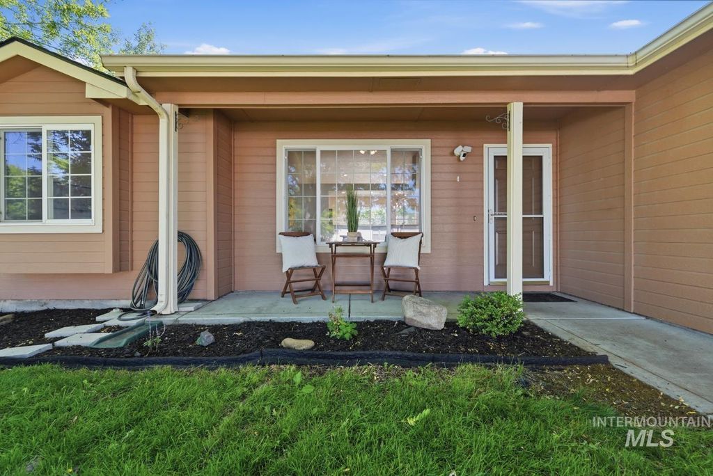 Photo of 1442 N Misty Springs Ave, Kuna, ID 83634 (MLS # 98990727)