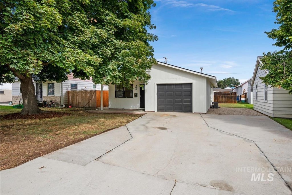 Photo of 208 Young Ave, Nampa, ID 83651 (MLS # 99000691)