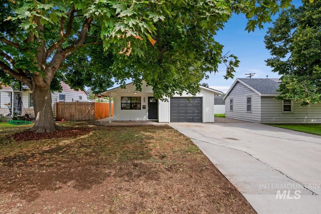 Photo of 208 Young Ave, Nampa, ID 83651 (MLS # 99000691)
