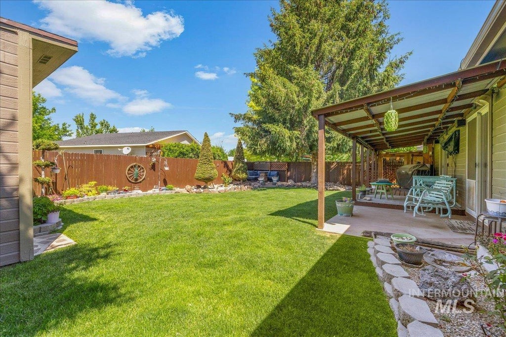 Photo of 1379 N Caterpillar Ave, Kuna, ID 83634 (MLS # 98991309)