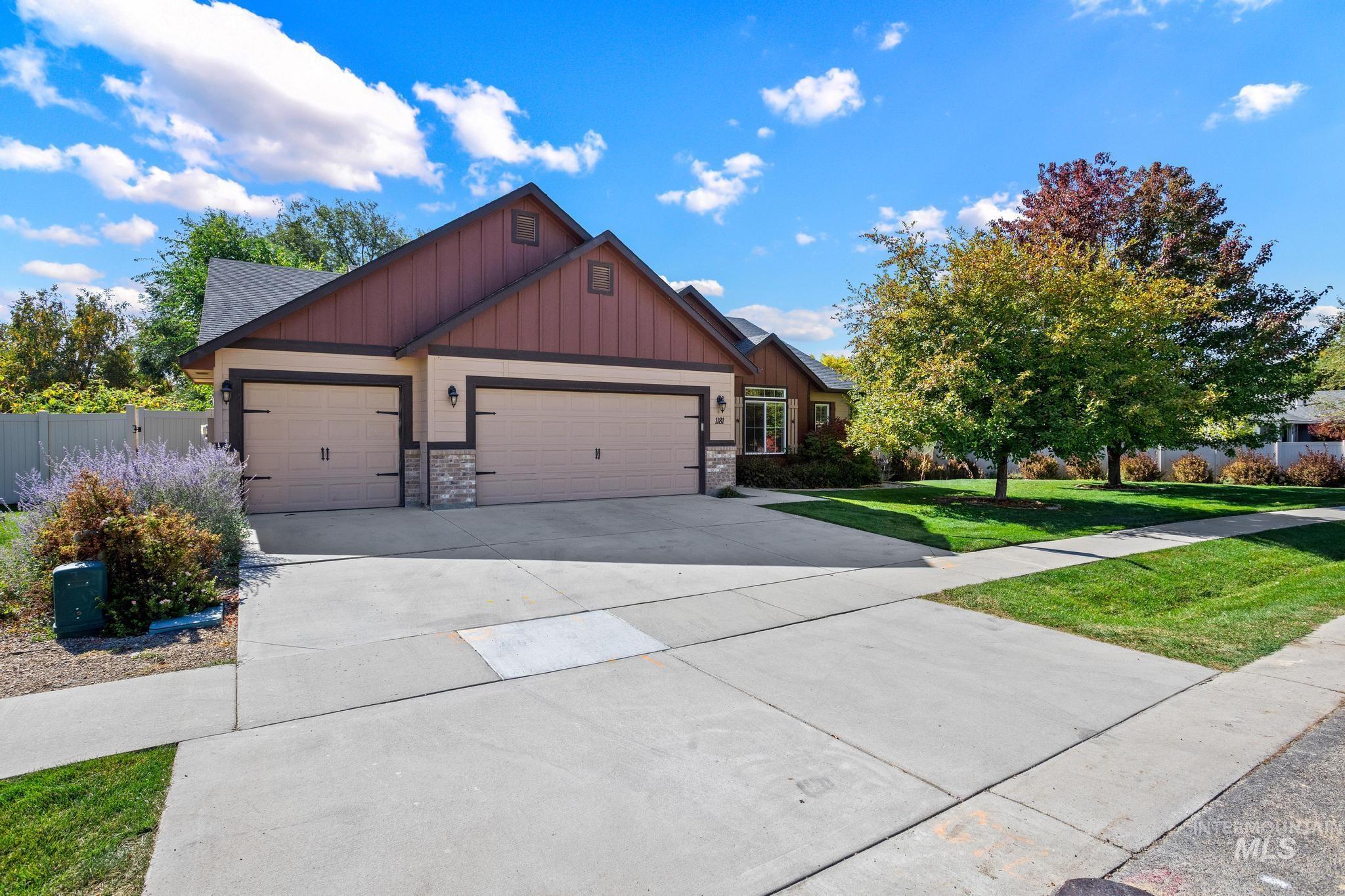 1181 W Darrah Dr