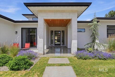 Photo of 2601 S Greenwood Circle, Boise, ID 83706 (MLS # 98990940)