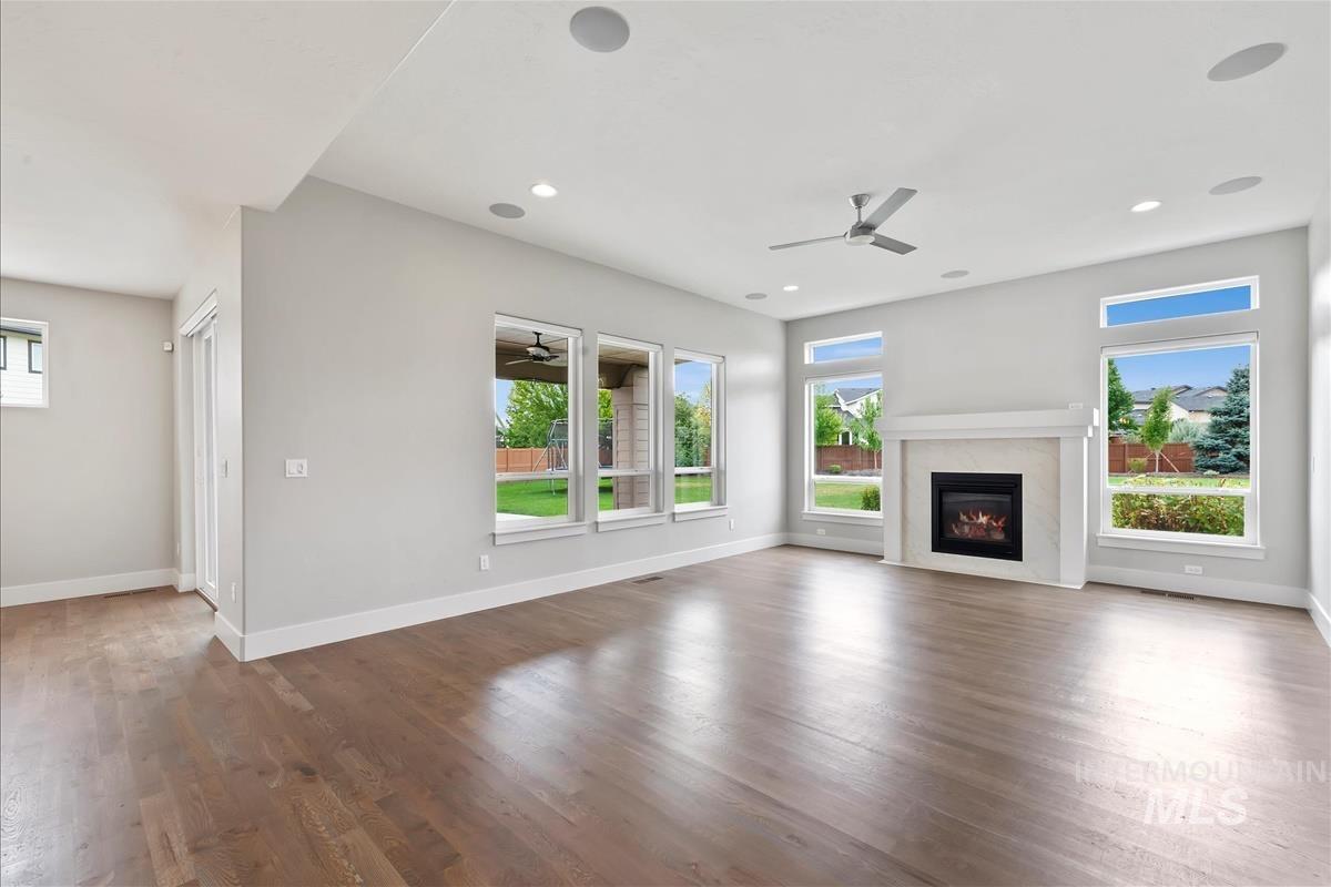 2215 E Shady Glade Dr