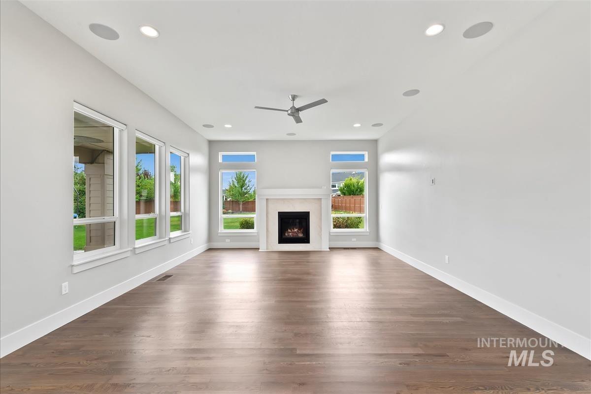 2215 E Shady Glade Dr