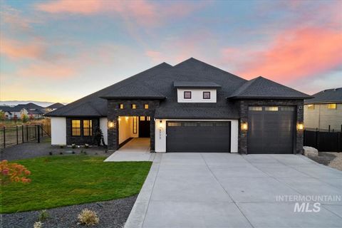 Photo of 9773 S Peregrine Falcon Ave, Nampa, ID 83686 (MLS # 98941206)