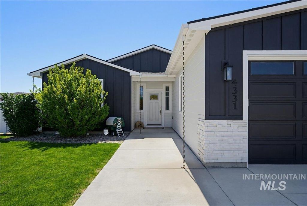 Photo of 4331 Whistling Heights Way, Nampa, ID 83687 (MLS # 98984458)