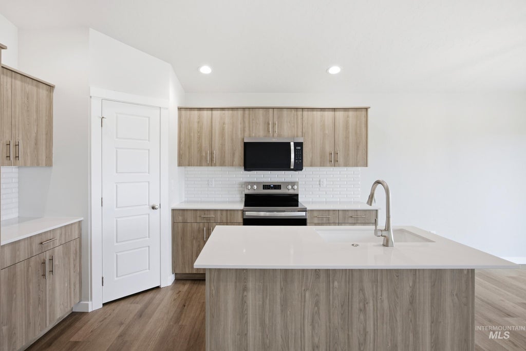 Photo of 6842 S Lumberton Way, Meridian, ID 83642 (MLS # 99001372)