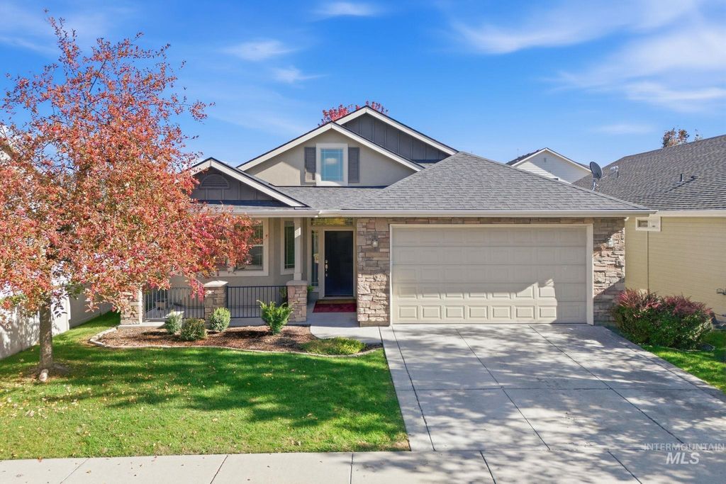 Photo of 6192 N Saguaro Hills Ave, Meridian, ID 83646 (MLS # 98965793)