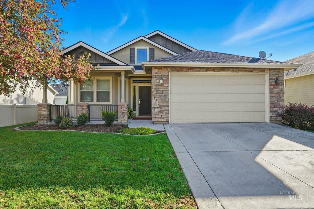 Photo of 6192 N Saguaro Hills Ave, Meridian, ID 83646 (MLS # 98965793)