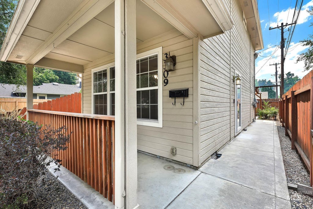 Photo of 3309 W Palouse St, Boise, ID 83705 (MLS # 98995685)