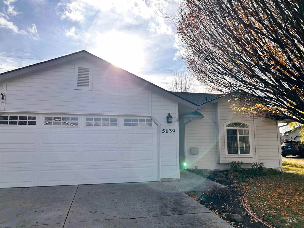 Photo of 5639 S Snapdragon Place, Boise, ID 83716 (MLS # 98968837)