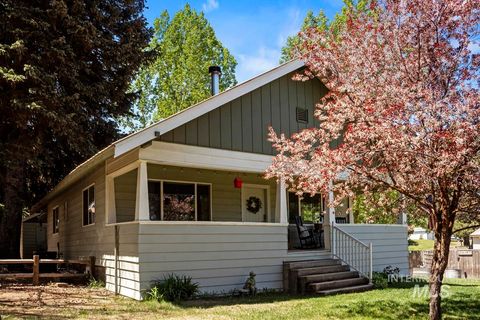 Photo of 202 S School Street, Cascade, ID 83611 (MLS # 98980297)