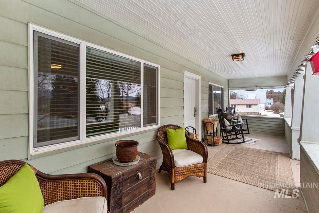 Photo of 202 S School Street, Cascade, ID 83611 (MLS # 98980297)