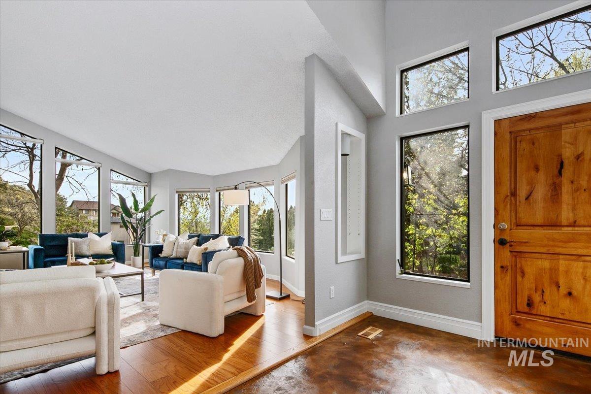 3668 N La Fontana Way