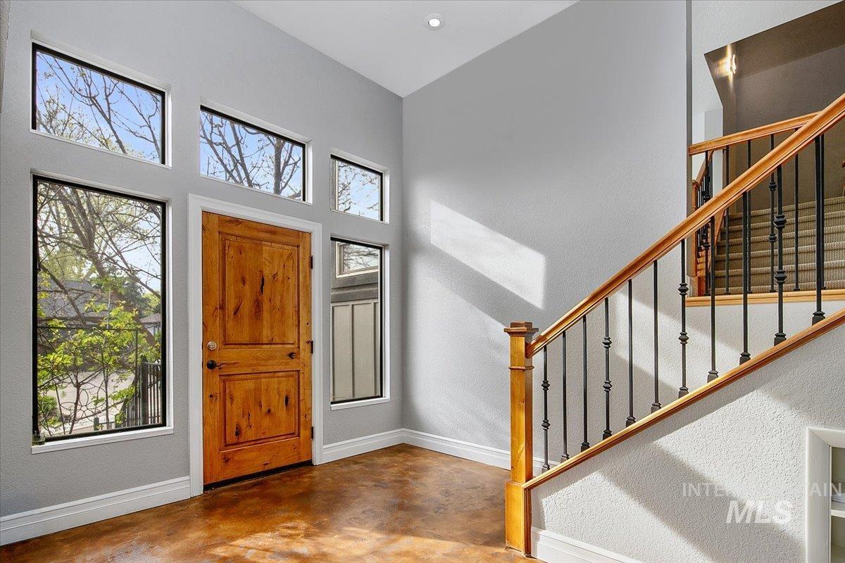 3668 N La Fontana Way