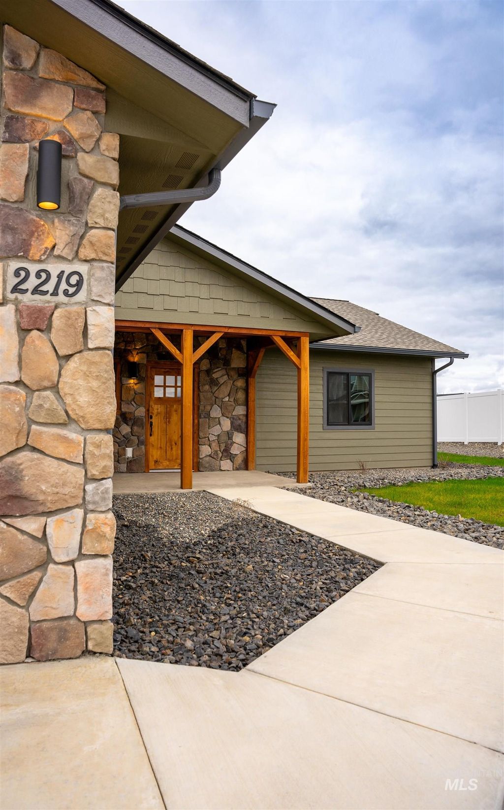 Photo of 2219 Powers Drive, Lewiston, ID 83501 (MLS # 98933264)