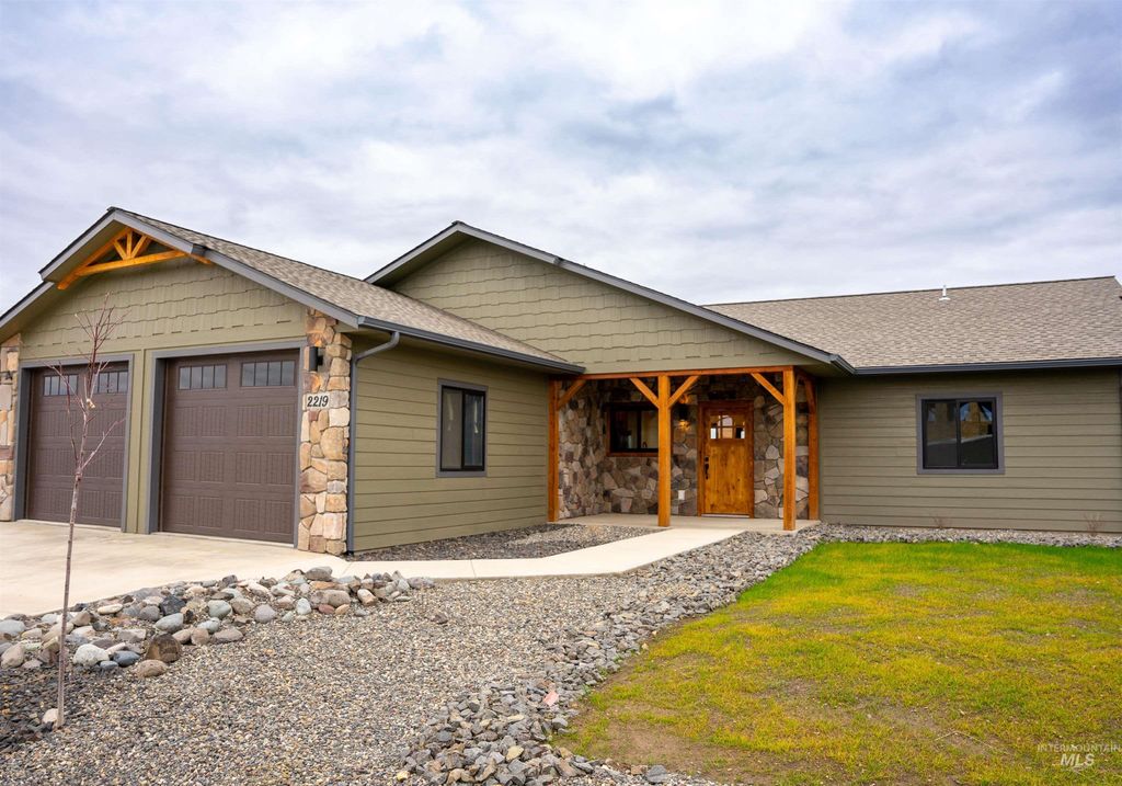 Photo of 2219 Powers Drive, Lewiston, ID 83501 (MLS # 98933264)