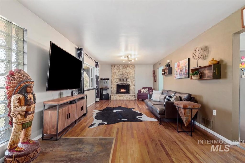 Photo of 940 N 8th E, Mountain Home, ID 83647 (MLS # 98977194)