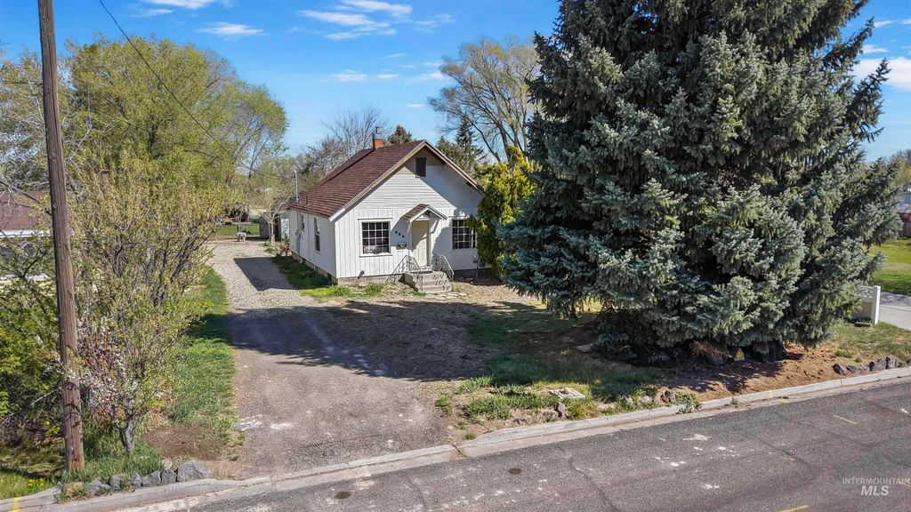 Photo of 464 Heyburn Ave W, Twin Falls, ID 83301 (MLS # 98980682)
