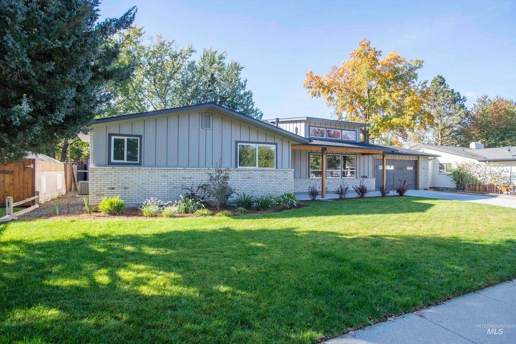 Photo of 5231 N Sorrento Dr, Boise, ID 83704 (MLS # 98970009)