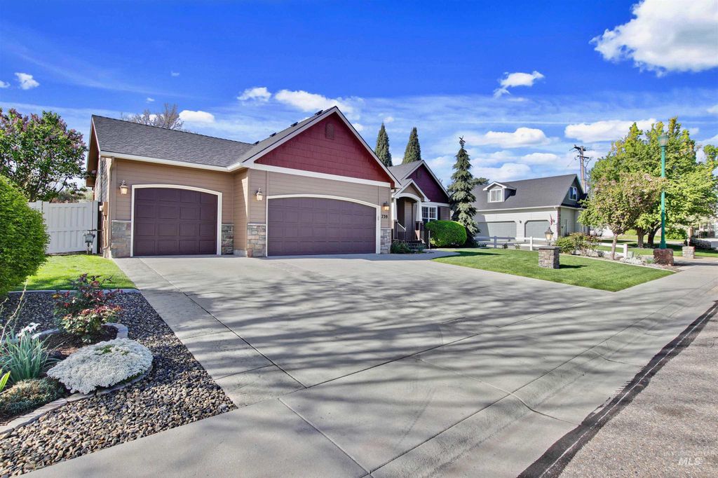 Photo of 739 W Highland Ave, Nampa, ID 83686 (MLS # 98983292)